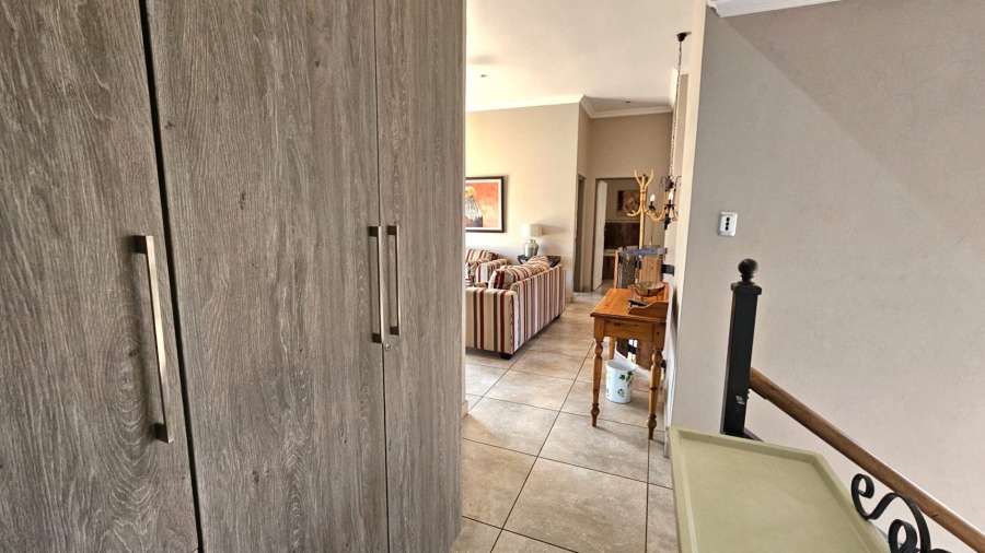 To Let 2 Bedroom Property for Rent in Melodie North West